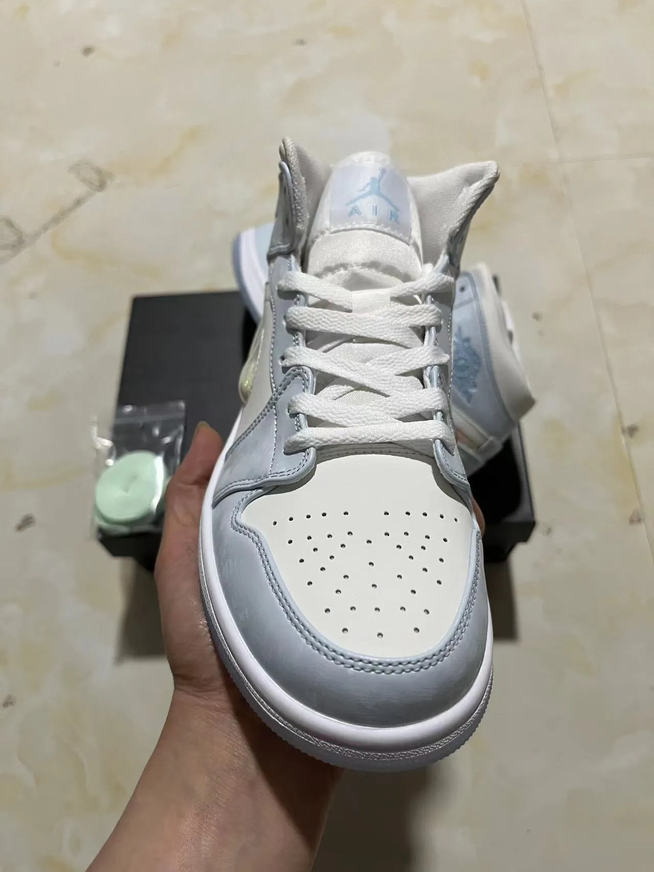 Air Jordan 1 High Light Gray Iridescent Swoosh Basketball Shoes 3