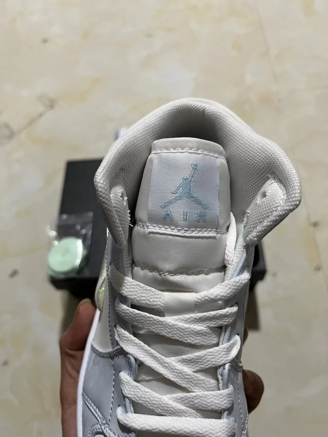 Air Jordan 1 High Light Gray Iridescent Swoosh Basketball Shoes 4
