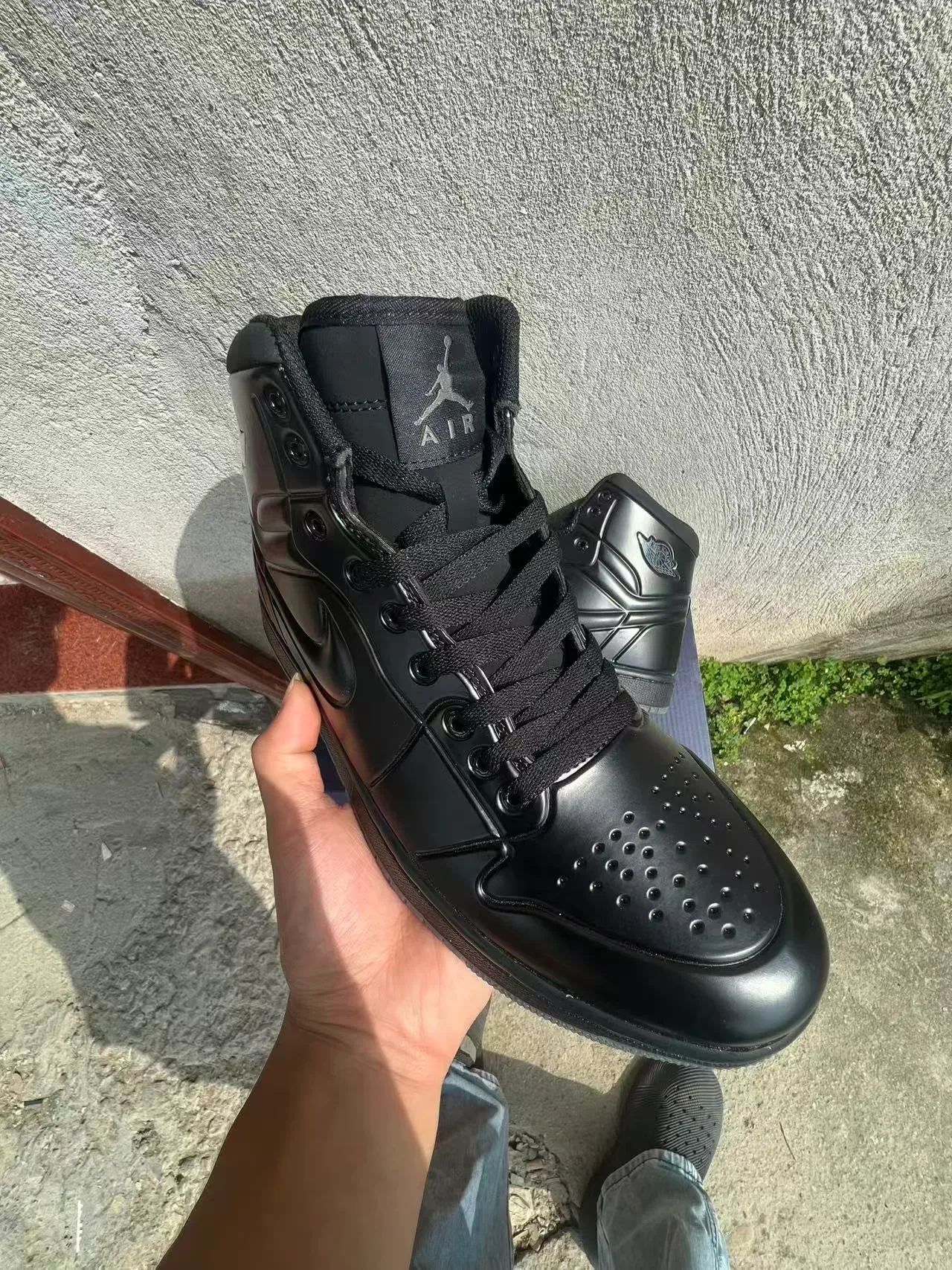 Air Jordan 1 मोनोक्रोम काले हाई-टॉप बास्केटबॉल जूते 2