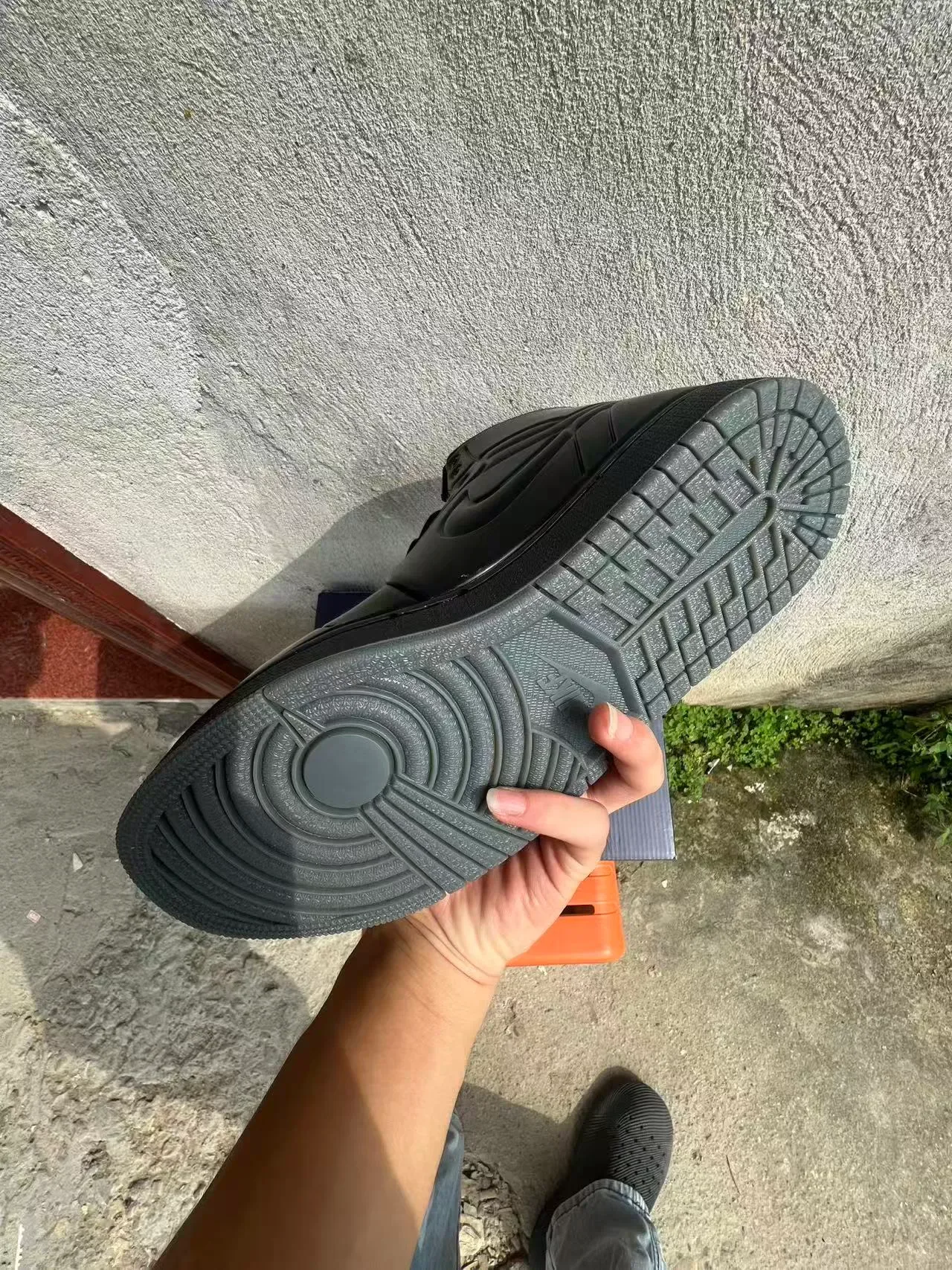 Air Jordan 1 मोनोक्रोम काले हाई-टॉप बास्केटबॉल जूते 6