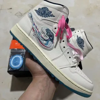 Air Jordan 1 Off-White 刺绣波浪图案篮球鞋