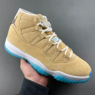 Air Jordan 11 米色蓝麂皮高帮篮球鞋