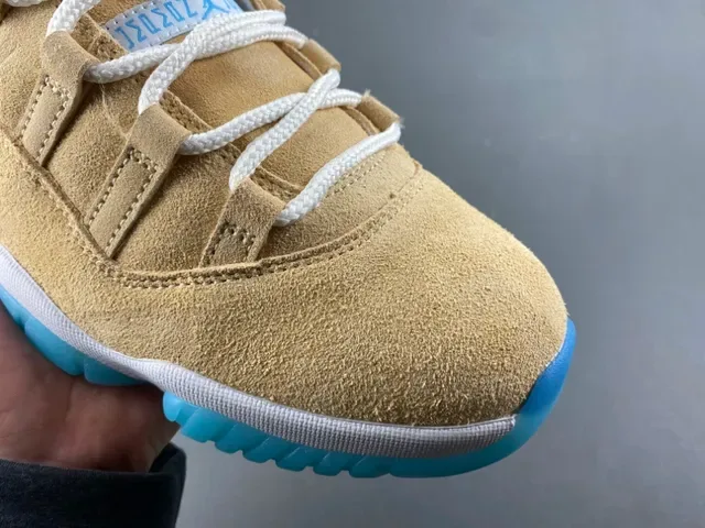 Air Jordan 11 Beige Blue Suede High Top Chaussures de Basketball 2
