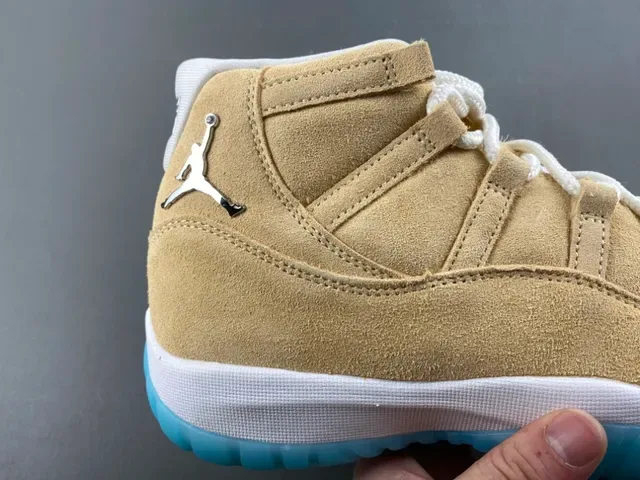 Air Jordan 11 Beige Blue Suede High Top Chaussures de Basketball 3