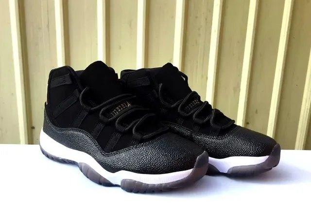 Air Jordan 11 Noir Or Cuir Patenté Chaussures de Basketball 4