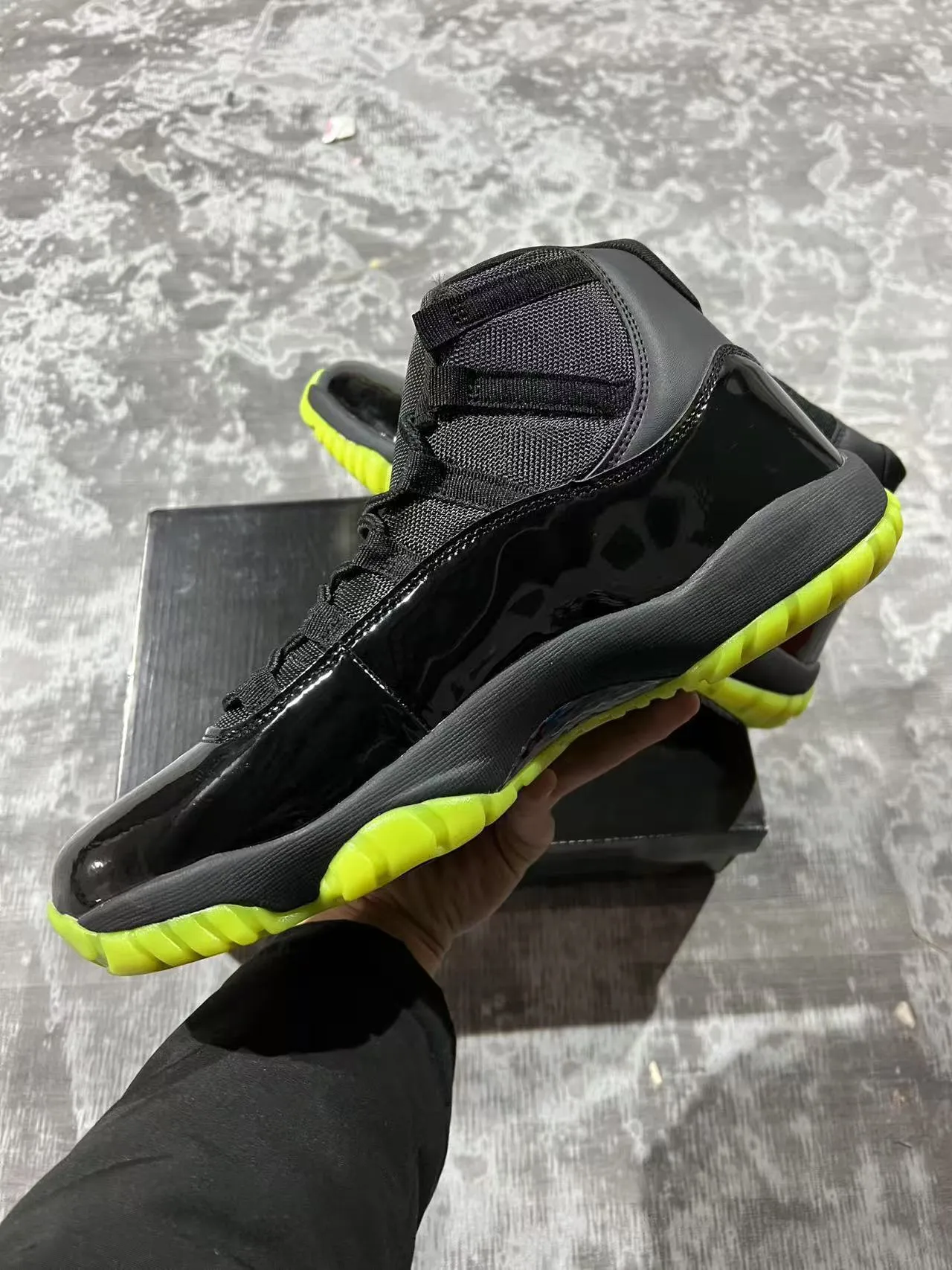 Air Jordan 11 Black Volt Basketball Shoes 5