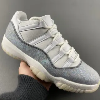 Air Jordan 11 Iridescent Silver White zapatos lifestyle