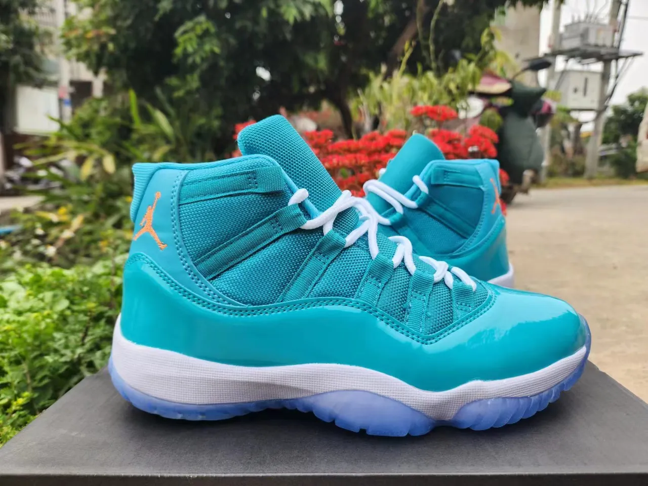 Air Jordan 11 Turquoise Patent Leather Basketball Shoes 2