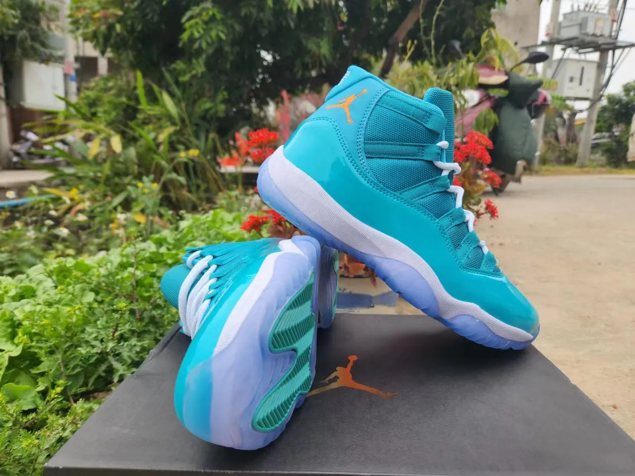 Air Jordan 11 Turquoise Patent Leather Basketball Shoes 3