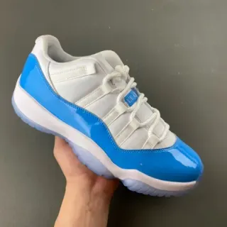 Air Jordan 11 白色和皇家蓝专利皮篮球鞋