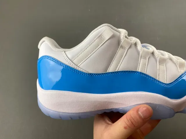Air Jordan 11 Tênis de Basquete Branco e Azul Royal em Couro Patent 3