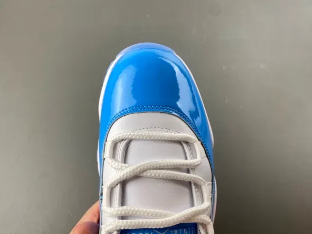 Air Jordan 11 Tênis de Basquete Branco e Azul Royal em Couro Patent 5