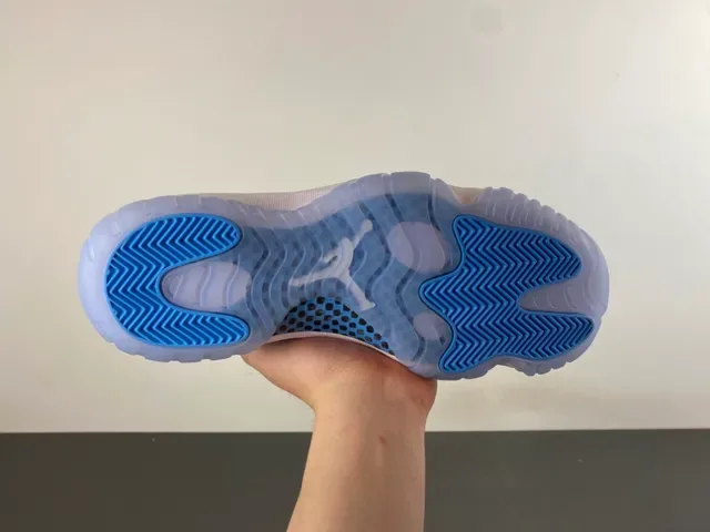 Air Jordan 11 Tênis de Basquete Branco e Azul Royal em Couro Patent 10