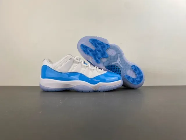 Air Jordan 11 Tênis de Basquete Branco e Azul Royal em Couro Patent 13