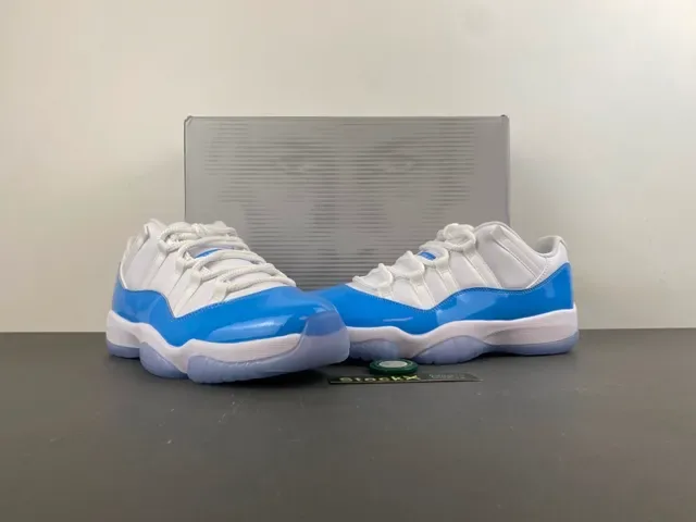 Air Jordan 11 Tênis de Basquete Branco e Azul Royal em Couro Patent 14