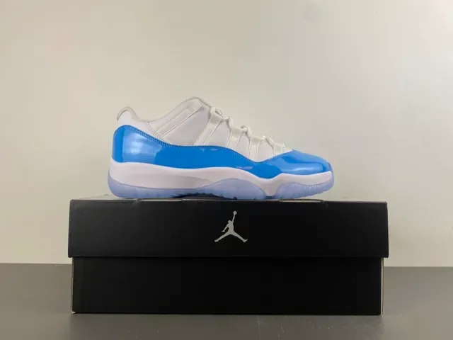 Air Jordan 11 Tênis de Basquete Branco e Azul Royal em Couro Patent 16