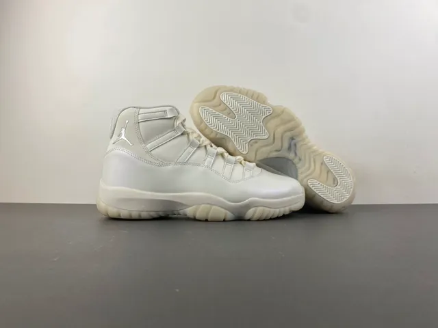 Air Jordan 11 White Beige High-Top Smooth Leather Upper Basketball Shoes 13