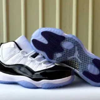 Air Jordan 11 白黑冰蓝篮球鞋