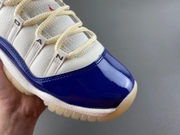 Chaussures de basketball Air Jordan 11 blanc et bleu royal 2