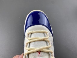 Chaussures de basketball Air Jordan 11 blanc et bleu royal 5