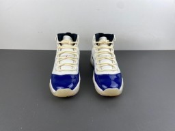 Chaussures de basketball Air Jordan 11 blanc et bleu royal 12