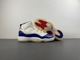 Chaussures de basketball Air Jordan 11 blanc et bleu royal 13
