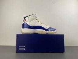 Chaussures de basketball Air Jordan 11 blanc et bleu royal 16