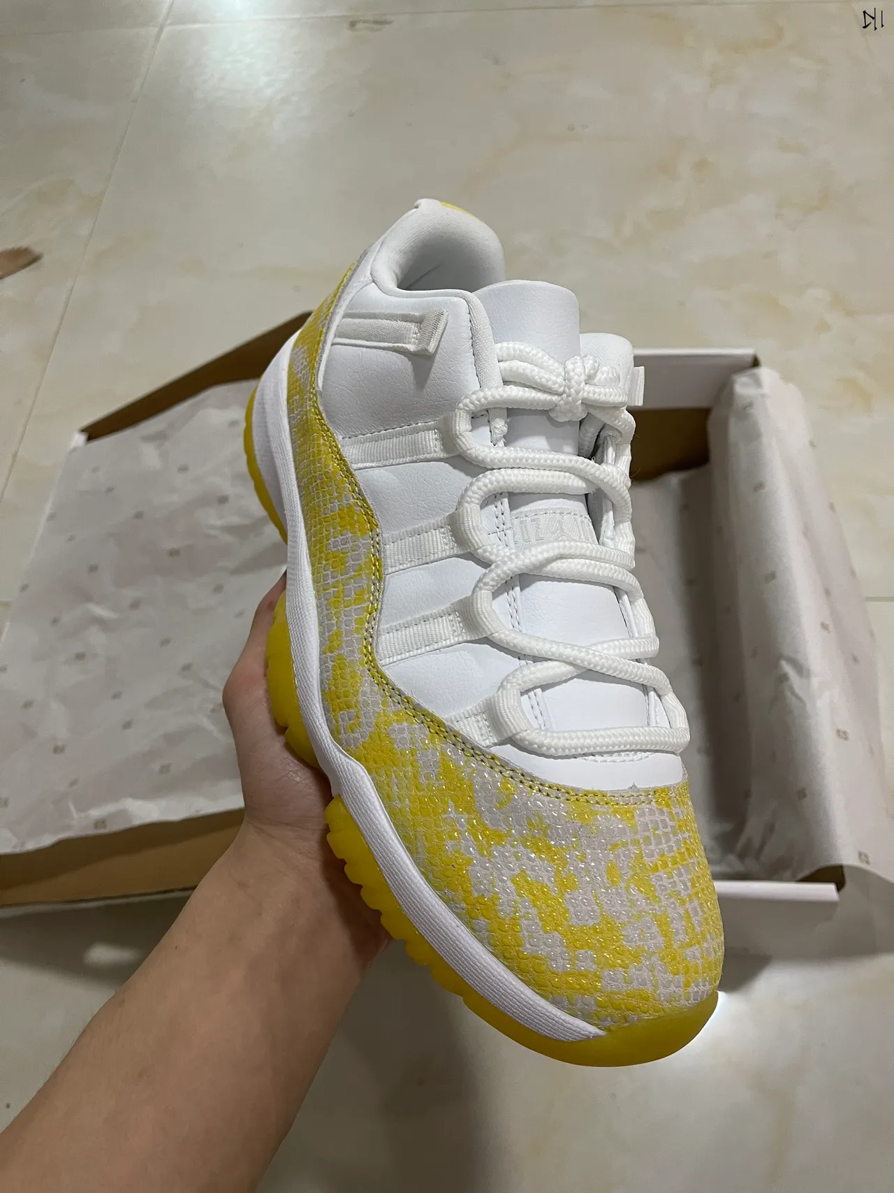 Air Jordan 11 White Yellow Snakeskin Basketball Shoes 2