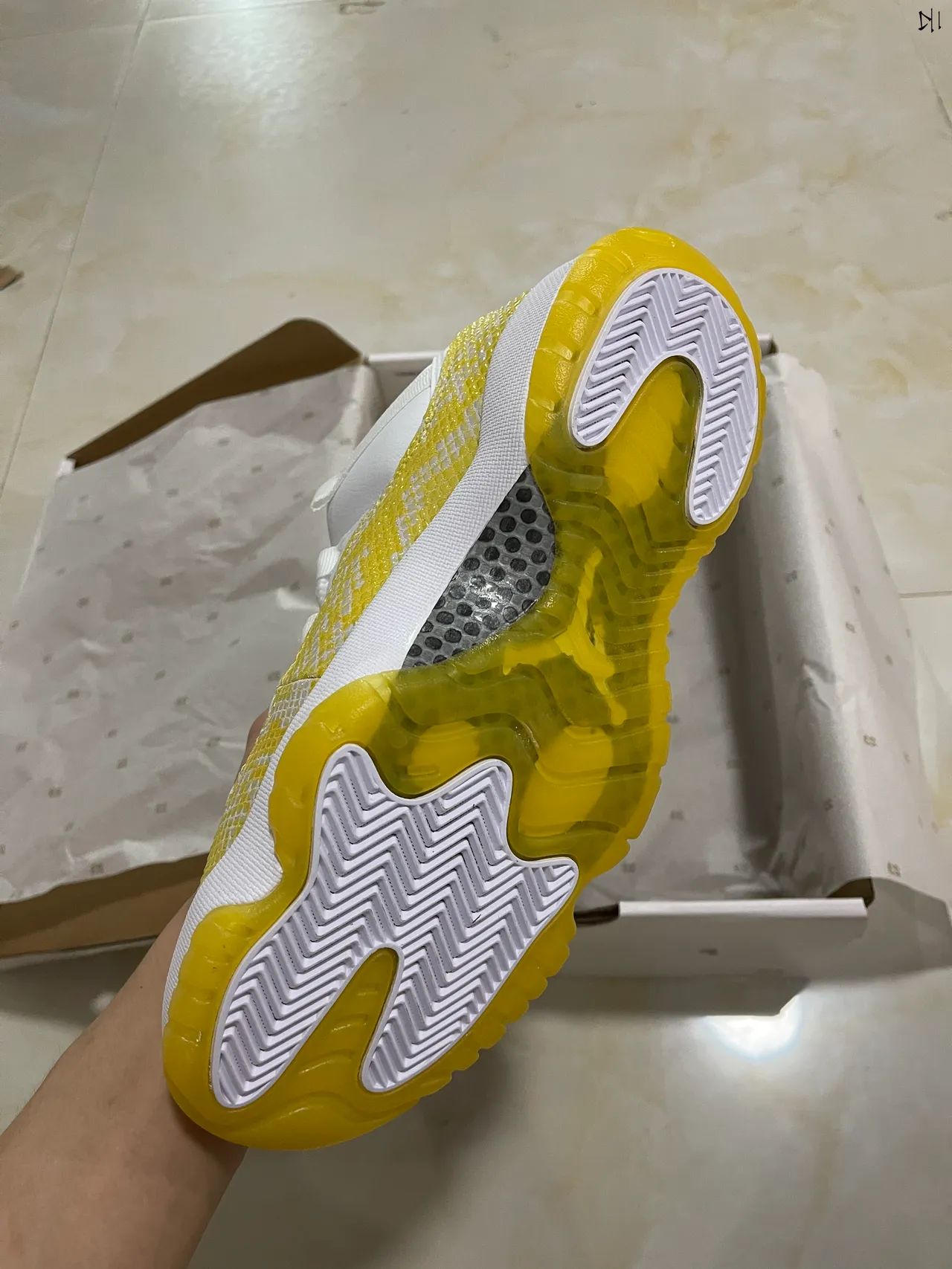 Air Jordan 11 White Yellow Snakeskin Basketball Shoes 4