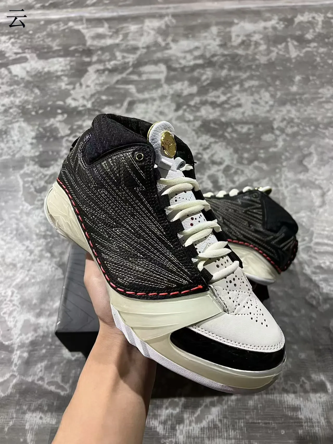 Air Jordan 12 Noir Rouge Couture Contraste Semelle Médiane Translucide Chaussures de Basketball 2