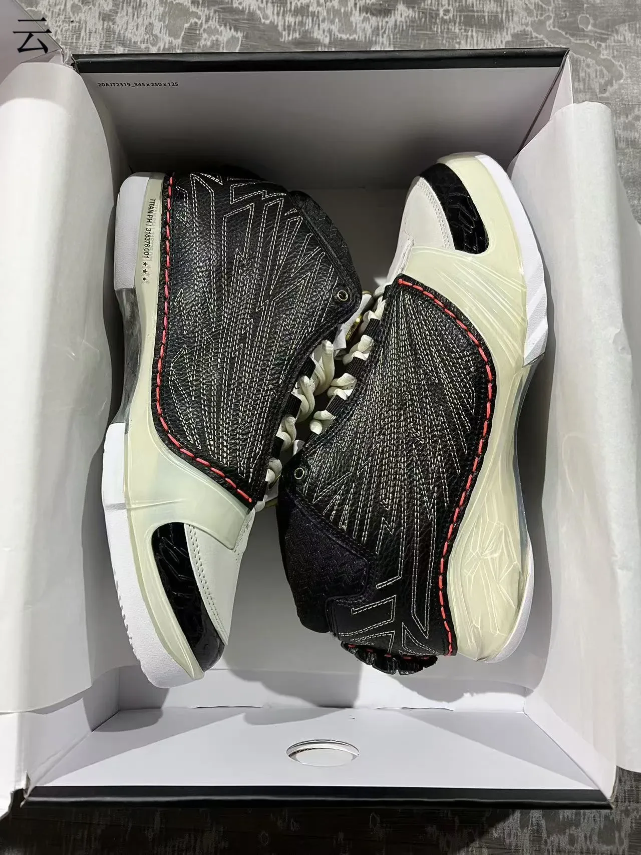 Air Jordan 12 Noir Rouge Couture Contraste Semelle Médiane Translucide Chaussures de Basketball 9