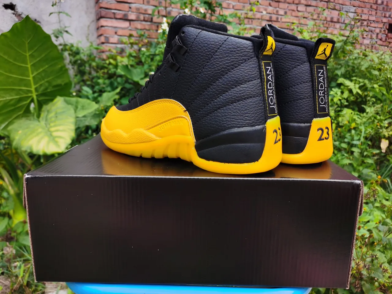 Air Jordan 12 Black Yellow Basketball Shoes 2
