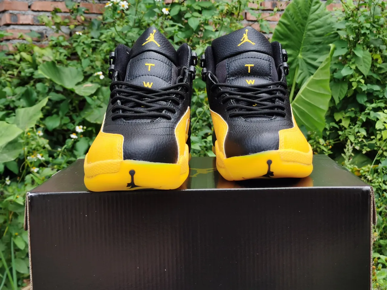 Air Jordan 12 Black Yellow Basketball Shoes 3