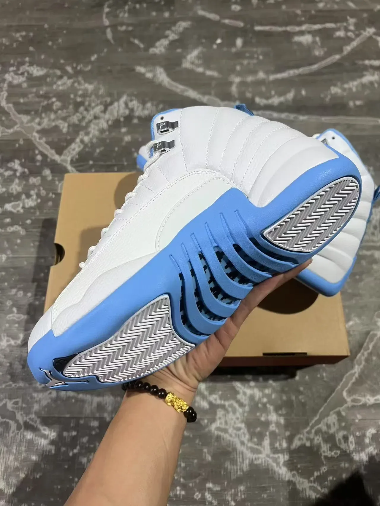 Air Jordan 12 Chaussures de basket blanc et bleu clair 6