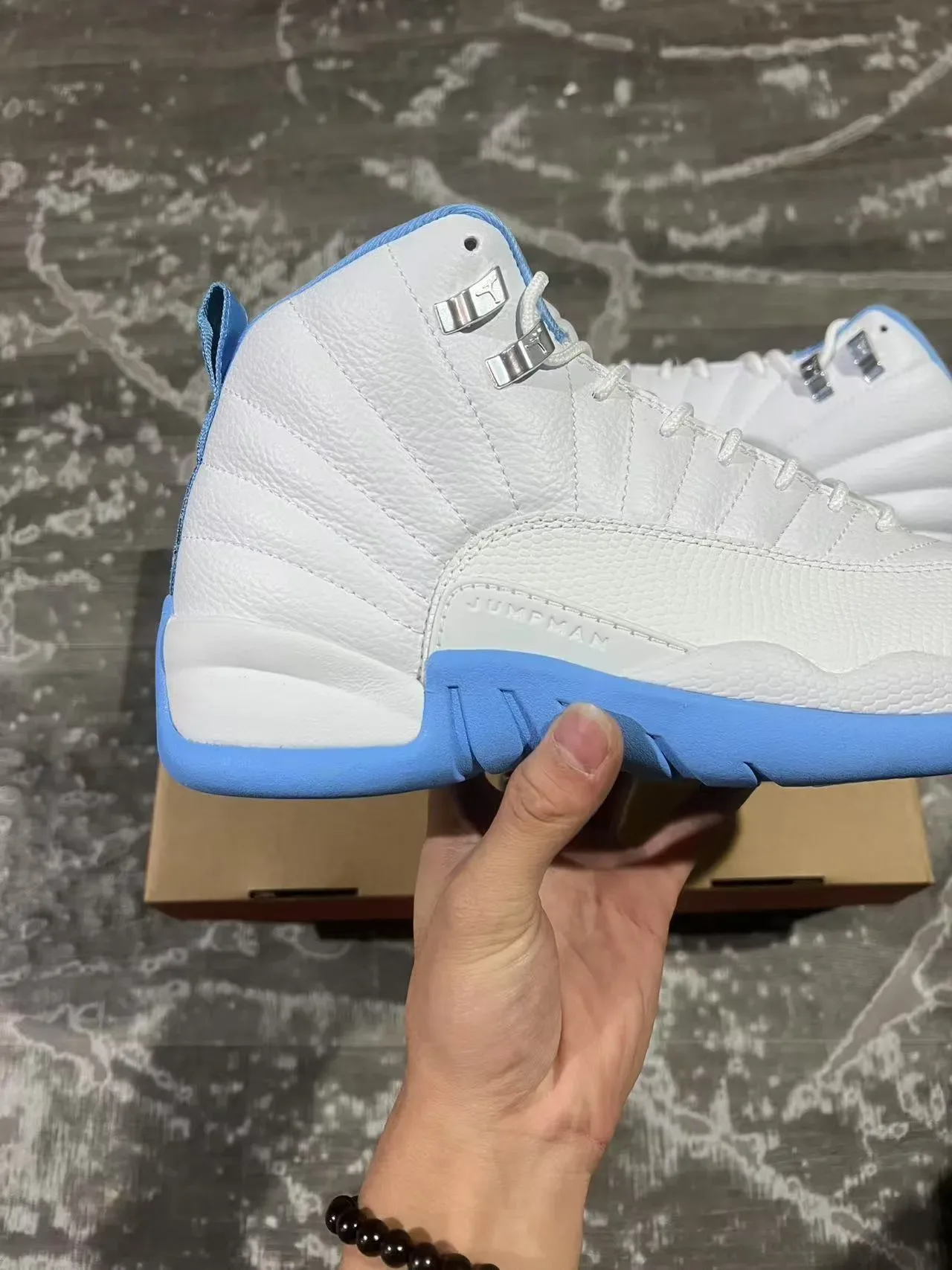 Air Jordan 12 Chaussures de basket blanc et bleu clair 7