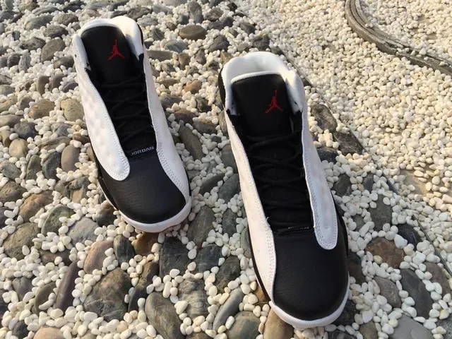 Air Jordan 13 Blancs Noirs Rouges Chaussures de Basketball 2