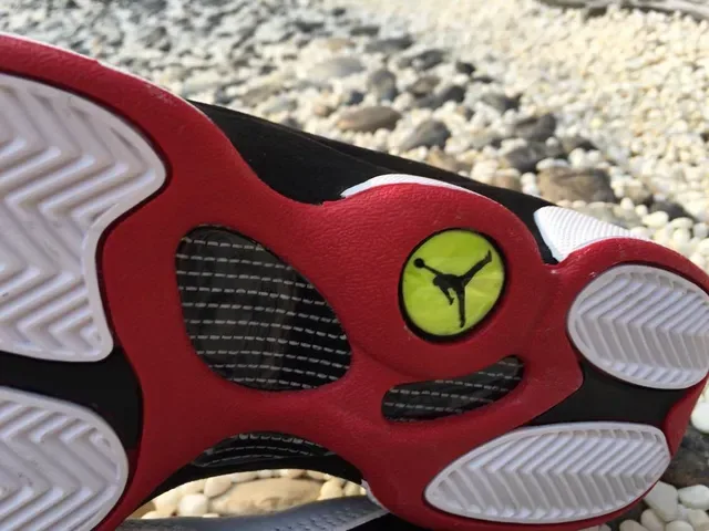 Air Jordan 13 Blancs Noirs Rouges Chaussures de Basketball 3