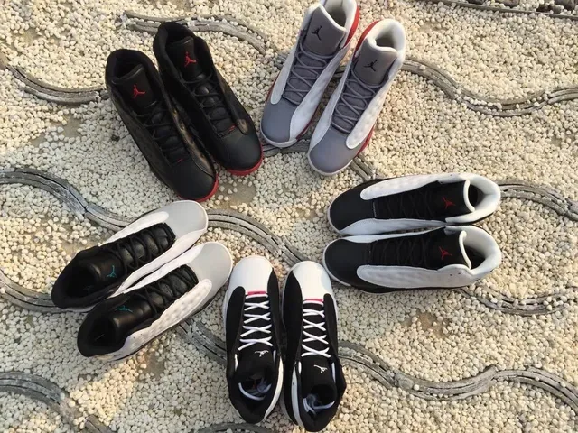 Air Jordan 13 Blancs Noirs Rouges Chaussures de Basketball 8