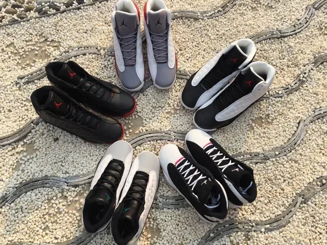Air Jordan 13 Blancs Noirs Rouges Chaussures de Basketball 9