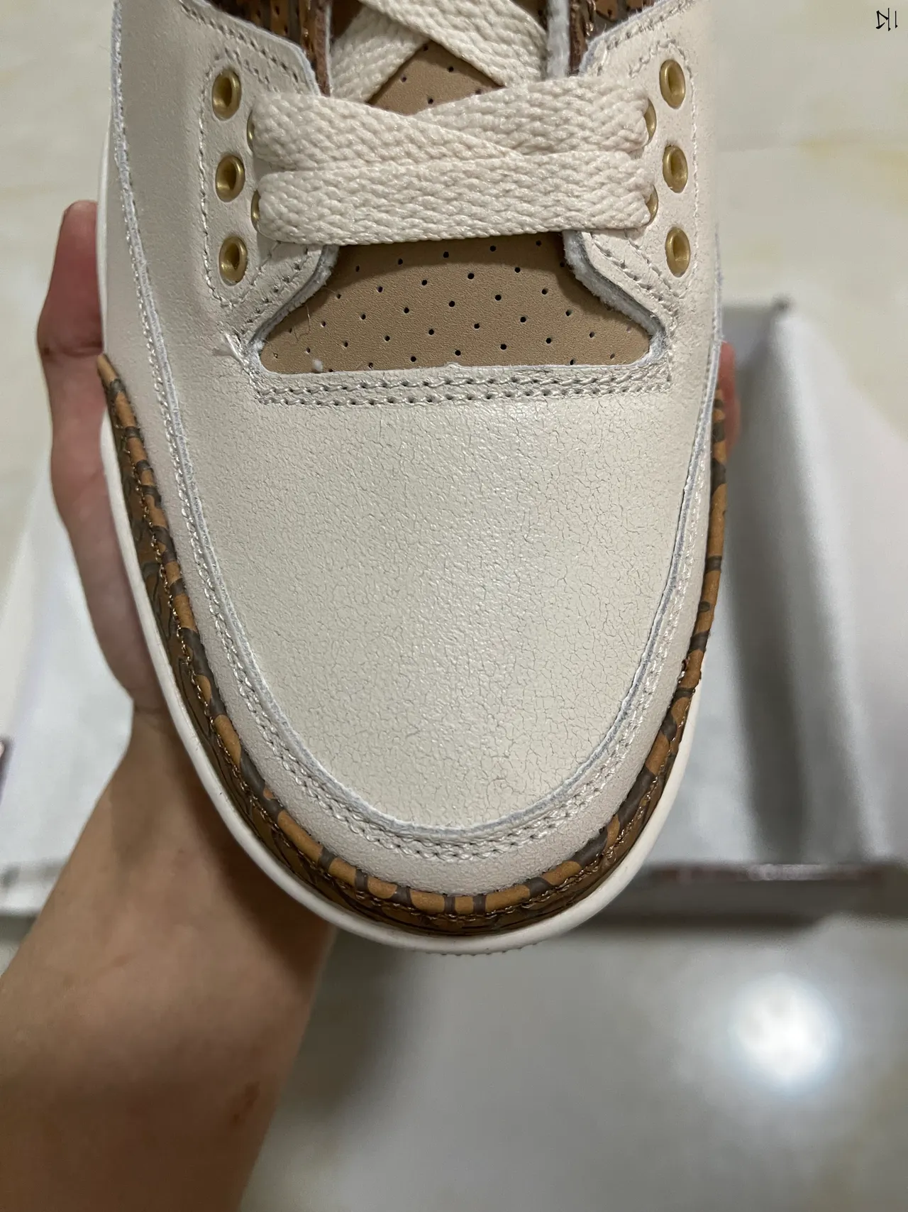 Zapatillas de baloncesto Air Jordan 3 Elephant Print blanco roto y marrón 3