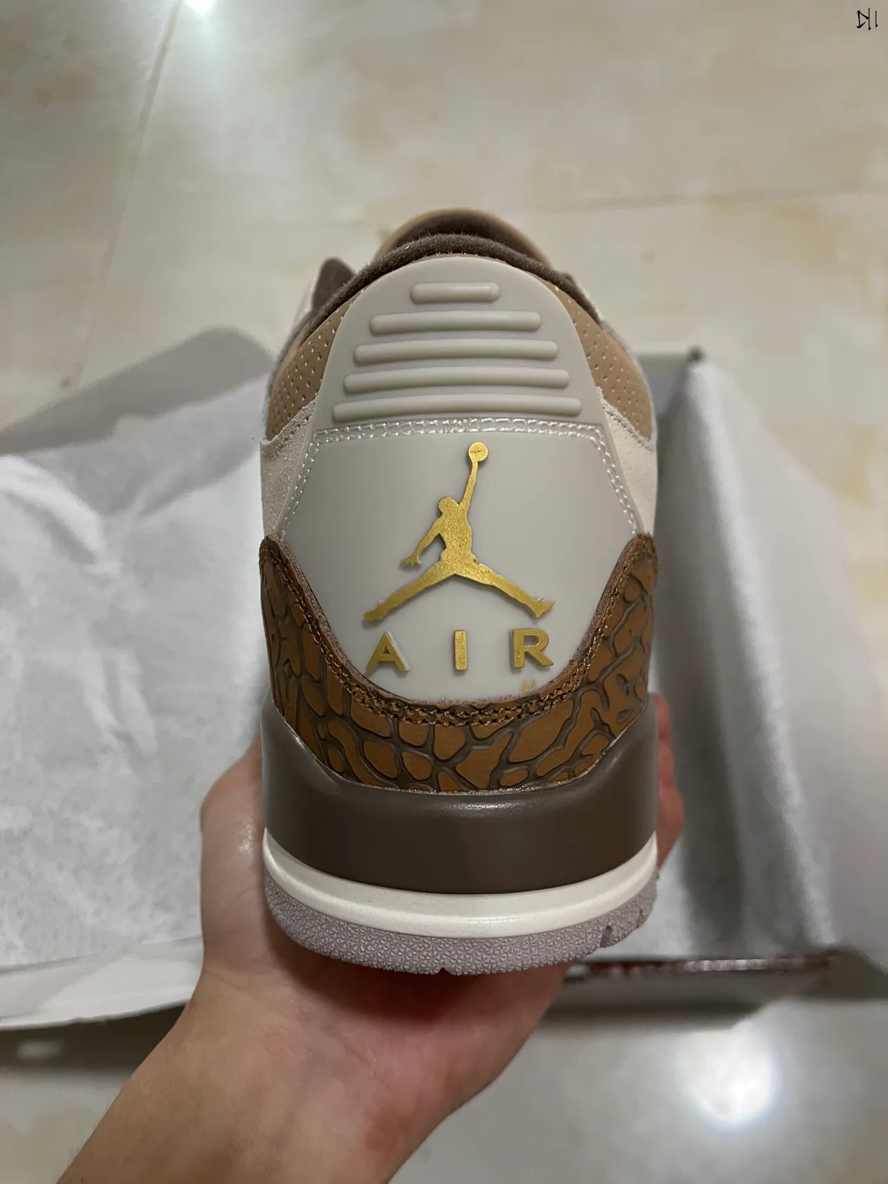 Zapatillas de baloncesto Air Jordan 3 Elephant Print blanco roto y marrón 7