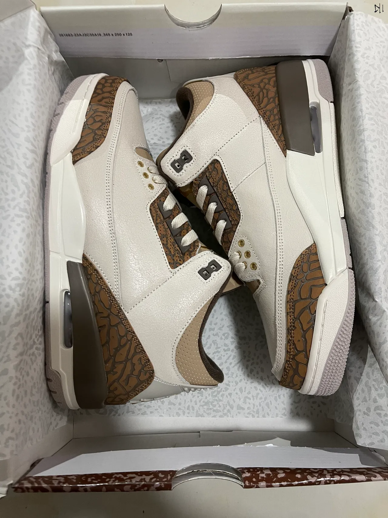 Zapatillas de baloncesto Air Jordan 3 Elephant Print blanco roto y marrón 8