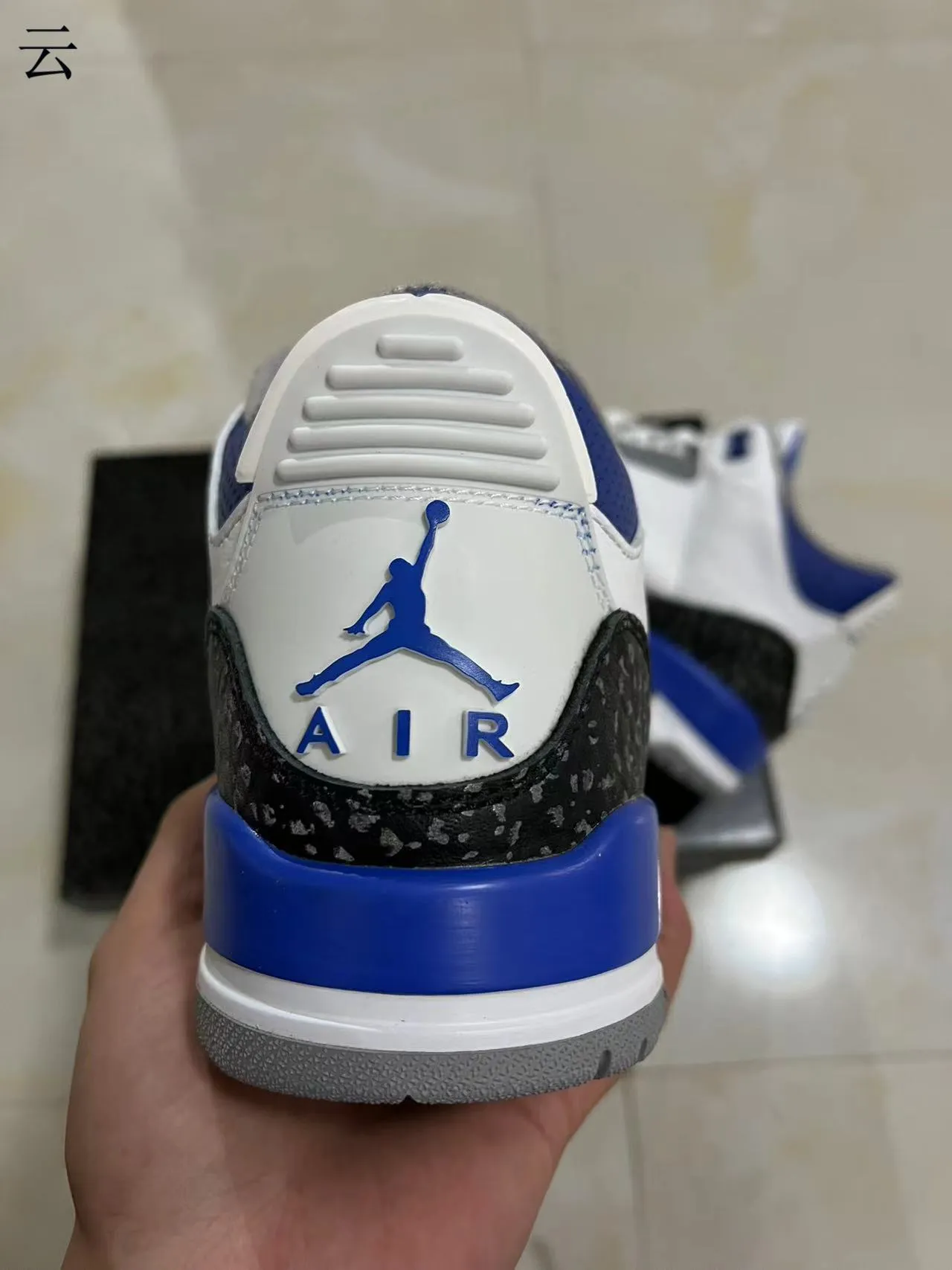 Chaussures de basketball Air Jordan 3 blanc et bleu roi à imprimé éléphant 8