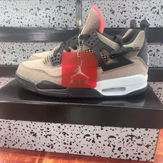 Air Jordan 4 米色黑色红色篮球鞋