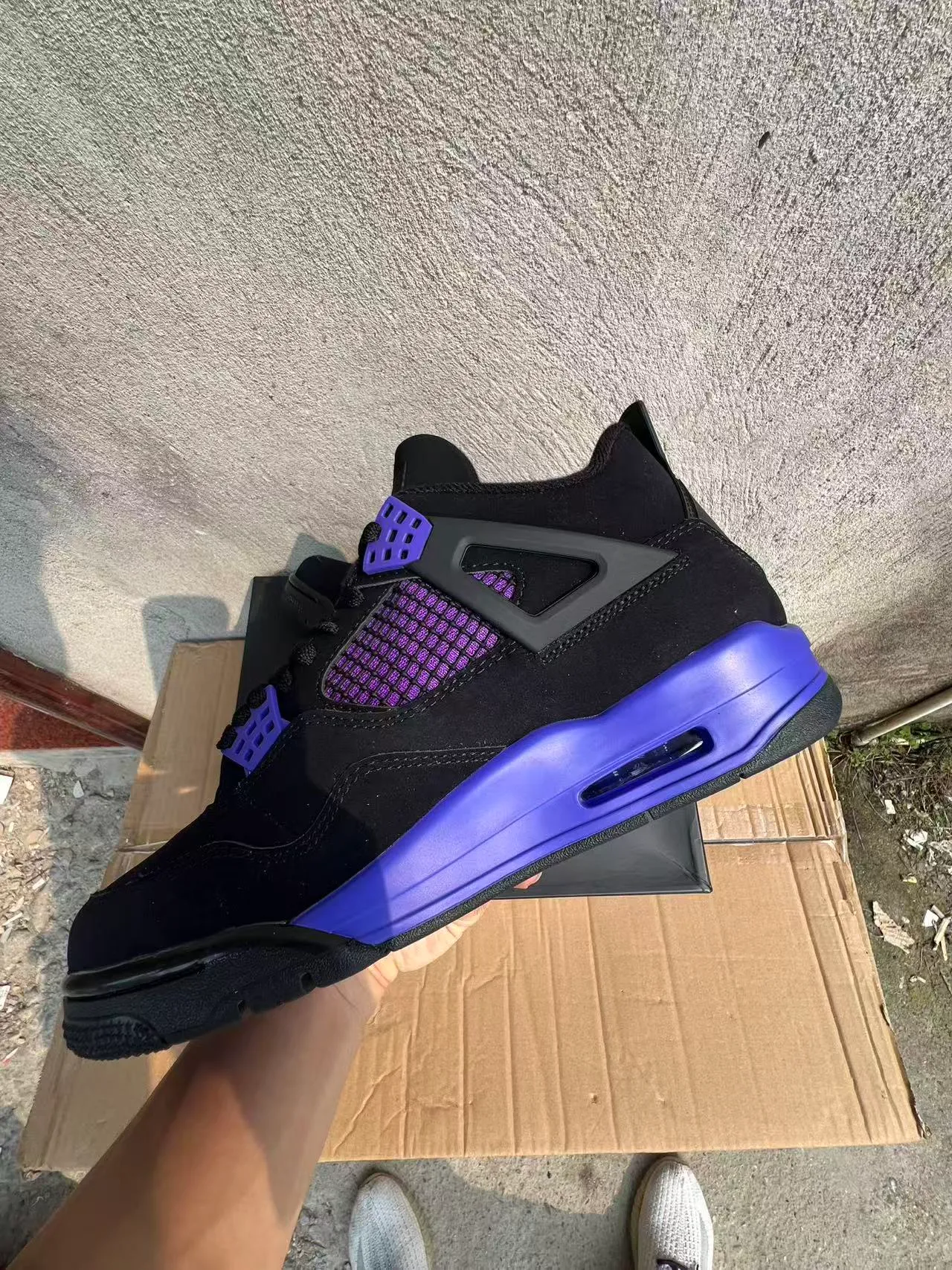 Tênis de basquete Air Jordan 4 preto e roxo 5