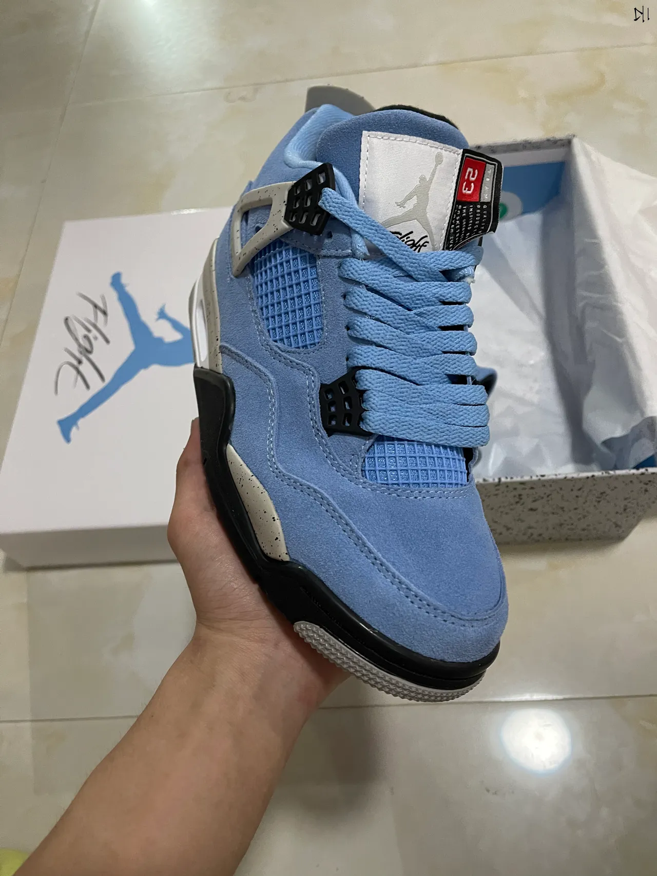 Chaussures de basketball Air Jordan 4 en daim bleu clair 2