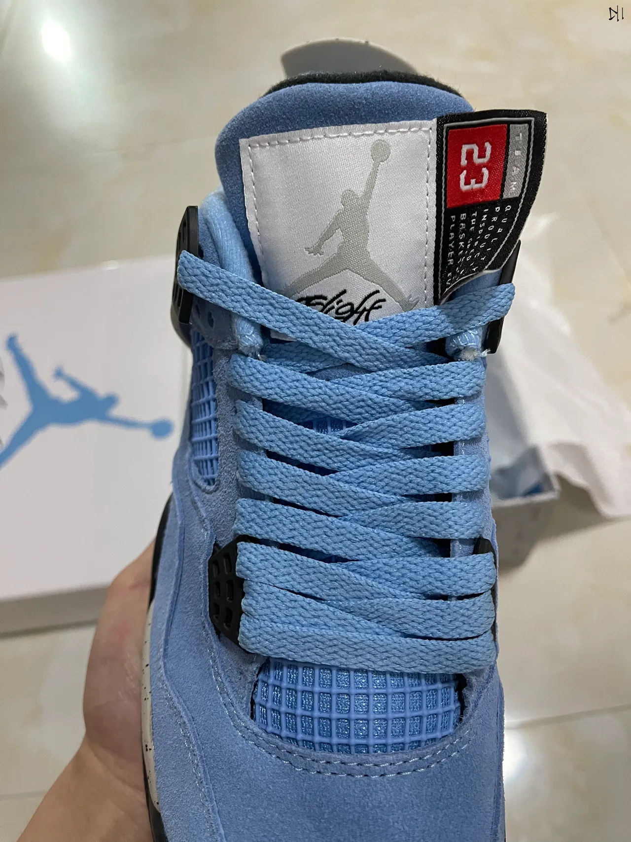 Chaussures de basketball Air Jordan 4 en daim bleu clair 4