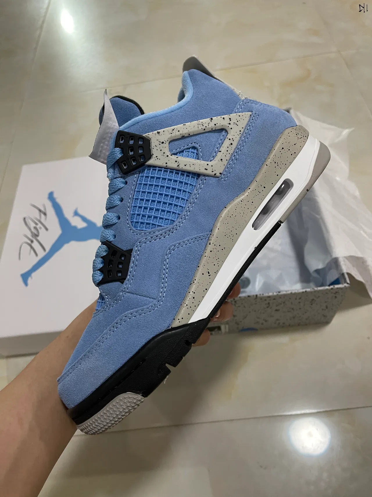 Chaussures de basketball Air Jordan 4 en daim bleu clair 5