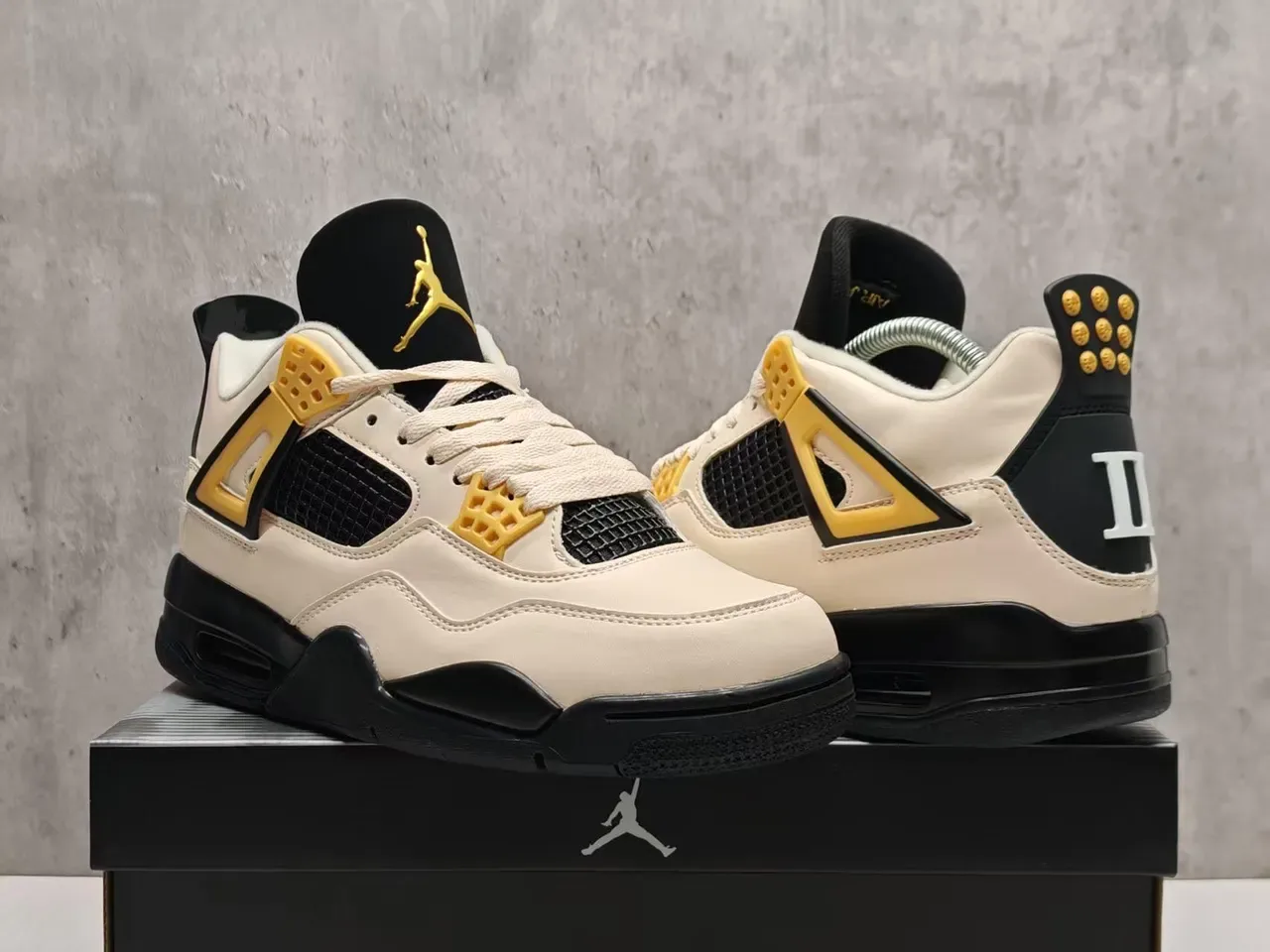 Air Jordan 4 Off-White Black Gold Tênis de Basquete 2
