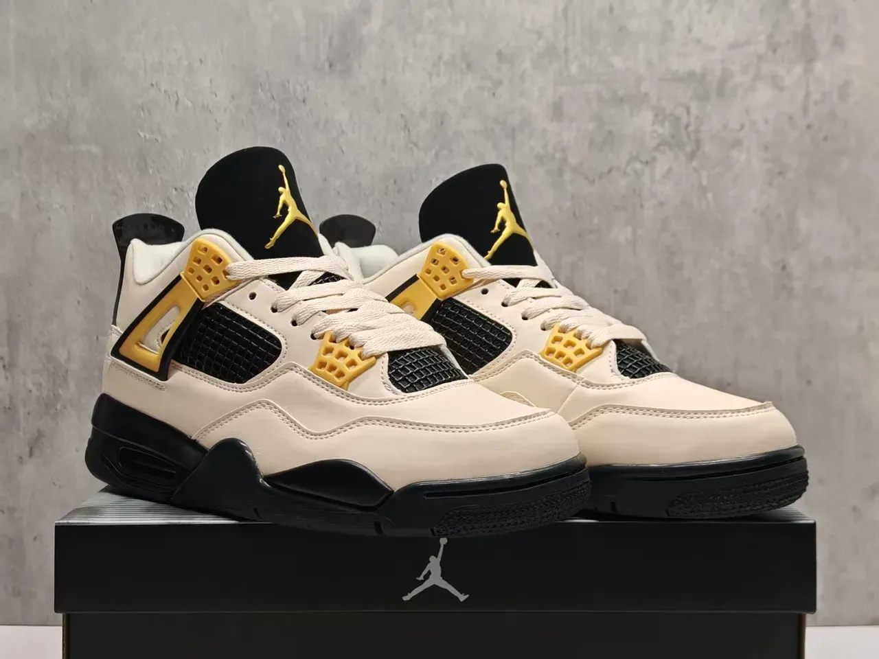 Air Jordan 4 Off-White Black Gold Tênis de Basquete 3